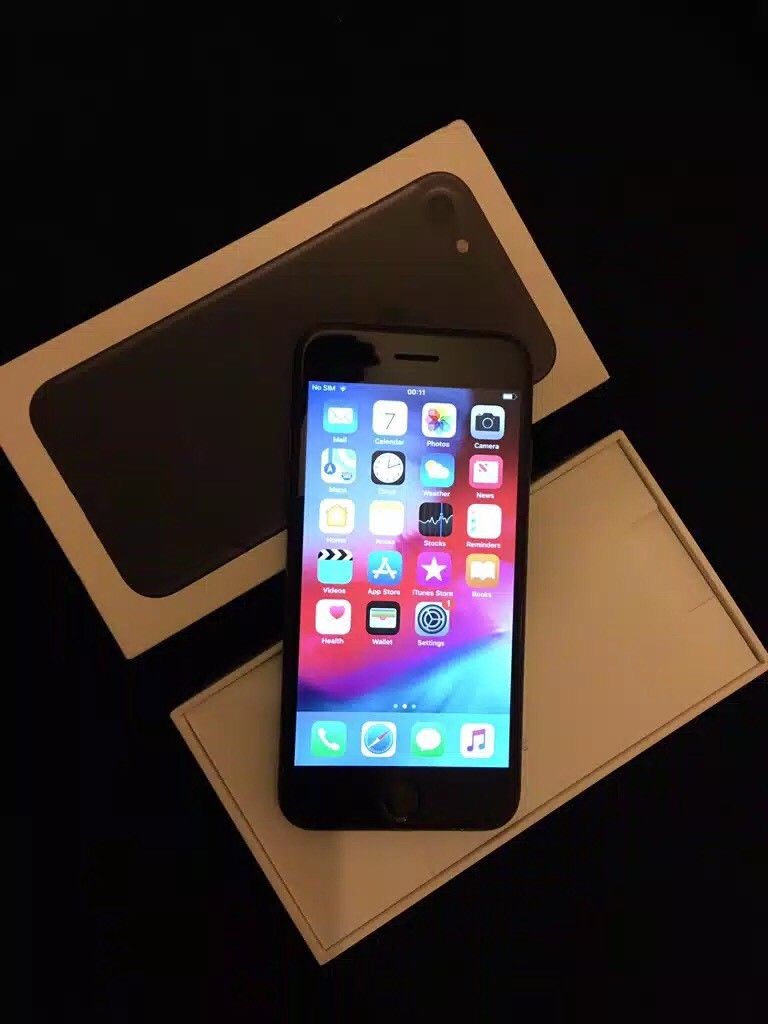 Apple iPhone 7. 128gb matt black Unlocked and Case