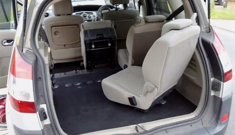 The Opened Boot - Renault-Scenic Megan Oasis