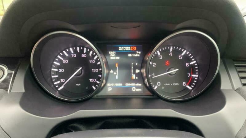 Grange Land Rover Welwyn - Dash board closeup