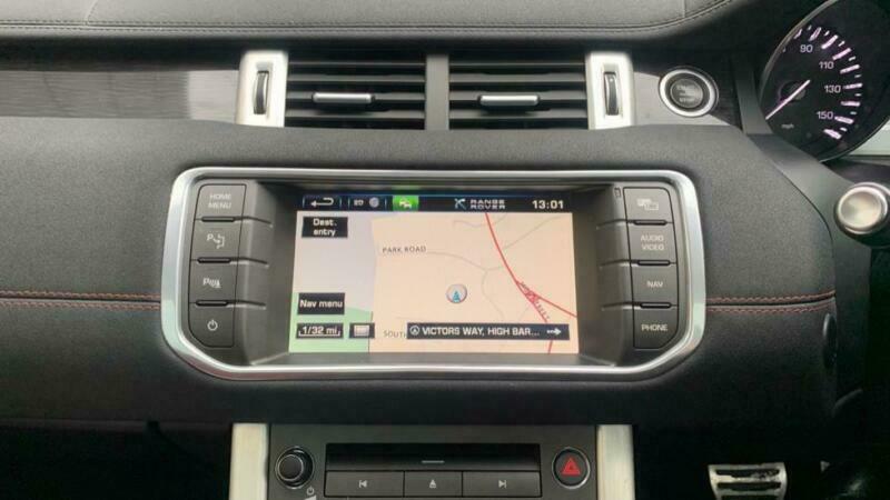 Grange Land Rover Welwyn - dashboard and SatNav