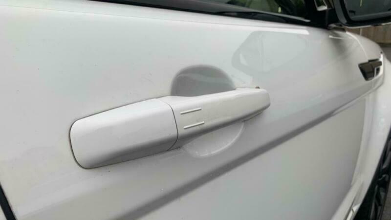 Grange Land Rover Welwyn - the right front Door and handle