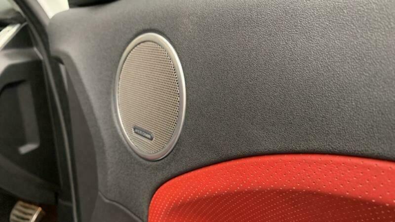Grange Land Rover Welwyn - the right front Door's speaker