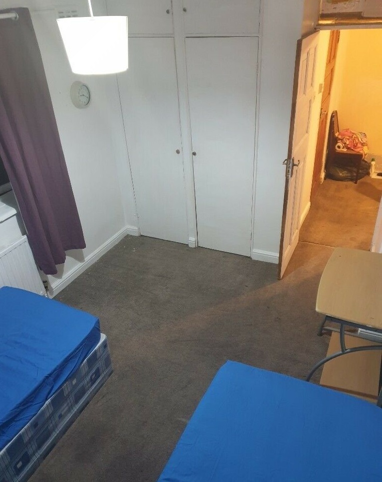 Twin room to rent in Beckton - no fees 2 weeks deposit