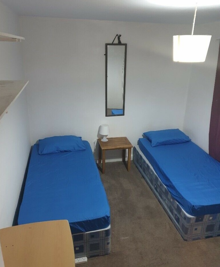 Twin room to rent in Beckton no fees 2 weeks deposit