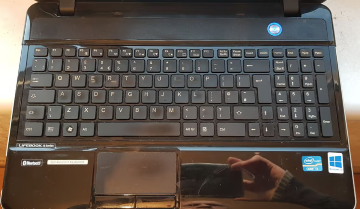 Laptop Fujitsu Lifebook AH531 Windows 10 - 1