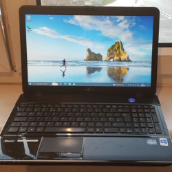 Laptop Fujitsu Lifebook AH531 Windows 10